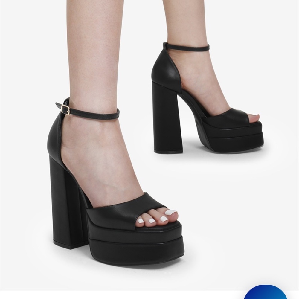 Olivia Ferragamo Black Square Peep Toe Platform Chunky Heel with Ankle Strap 7